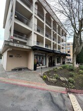 10129 Main St in Bellevue, WA - Building Photo - Building Photo