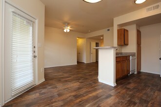 Forest Park Apartments in Bedford, TX - Foto de edificio - Interior Photo