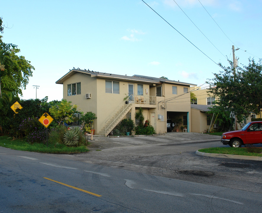 704 NE 15th Ave in Fort Lauderdale, FL - Building Photo