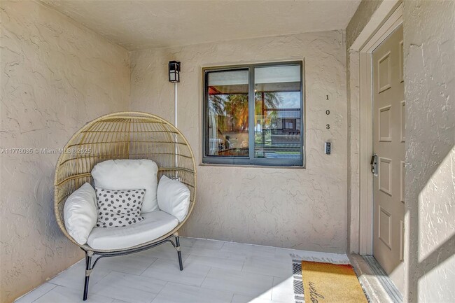 340 Racquet Club Rd in Weston, FL - Building Photo - Building Photo
