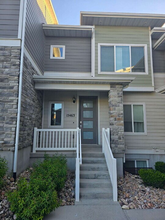 15463 Capri Heights Ln in Bluffdale, UT - Building Photo