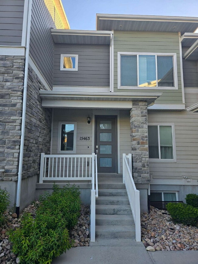 property at 15463 Capri Heights Ln