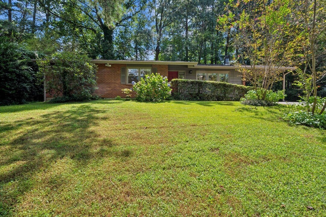 1990 Glenroy Pl in Smyrna, GA - Building Photo