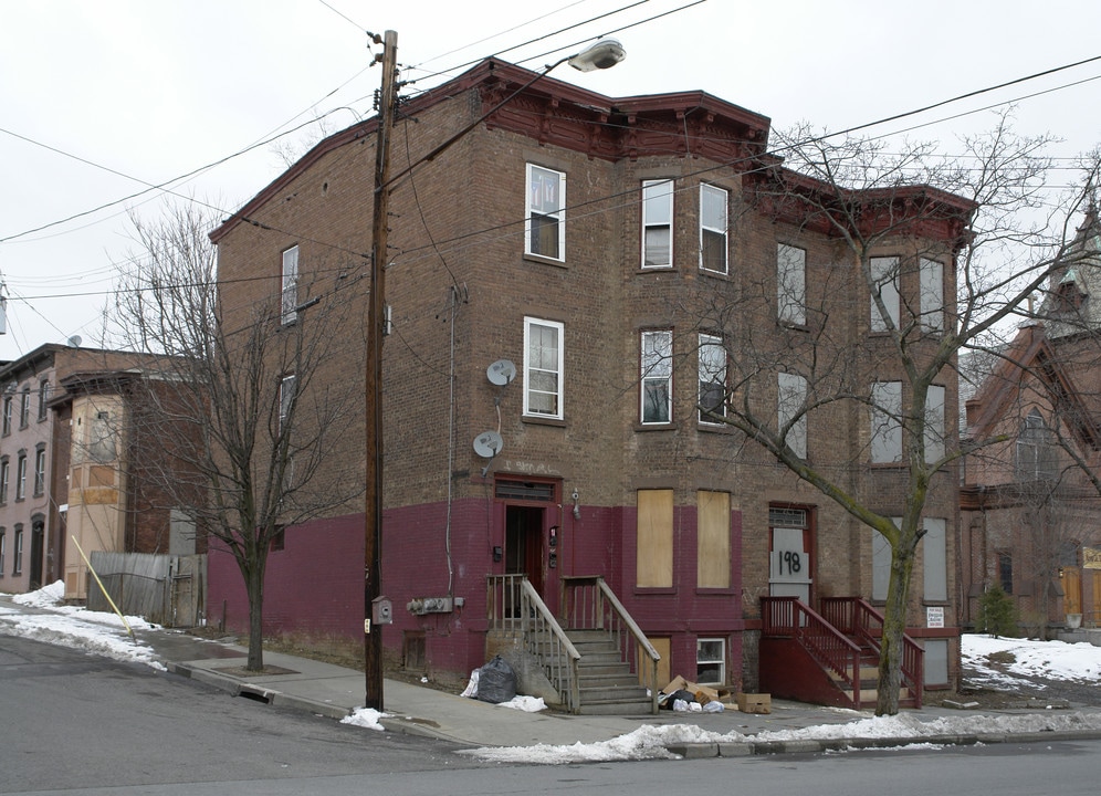 198-200 Miller St in Newburgh, NY - Building Photo