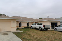 3736 Santa Barbara Blvd in Cape Coral, FL - Foto de edificio - Building Photo