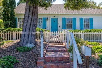 84 Vía Del Pinar in Monterey, CA - Building Photo - Building Photo