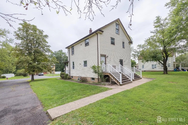 40 Bristol Rd in Piscataway, NJ - Building Photo