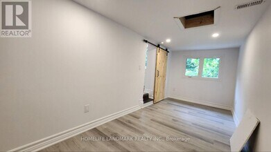 325-325 Simcoe St S in Oshawa, ON - Building Photo - Building Photo