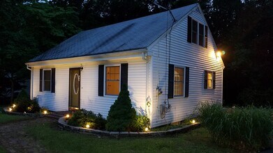 68 Blatchley Ave in Southington, CT - Building Photo - Building Photo