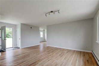 501 Sandy Point Ave in Portsmouth, RI - Building Photo - Building Photo