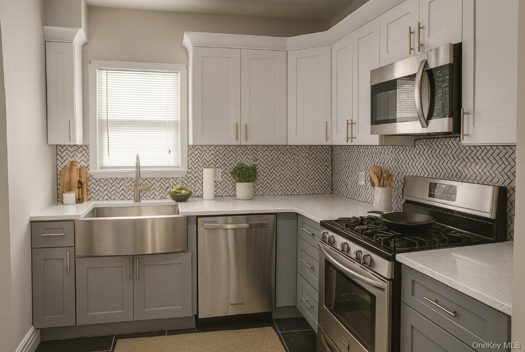 492A Cornell Ave in Rockville Centre, NY - Building Photo