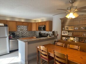 1120 11th Ct in Palm Beach Gardens, FL - Building Photo - Building Photo