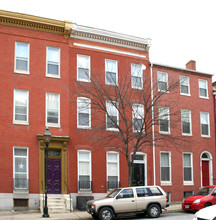 821 Hollins St in Baltimore, MD - Building Photo - Building Photo