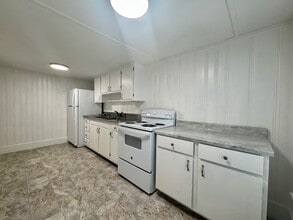 16 Maple St, Unit 16 in Concord, NH - Building Photo - Building Photo