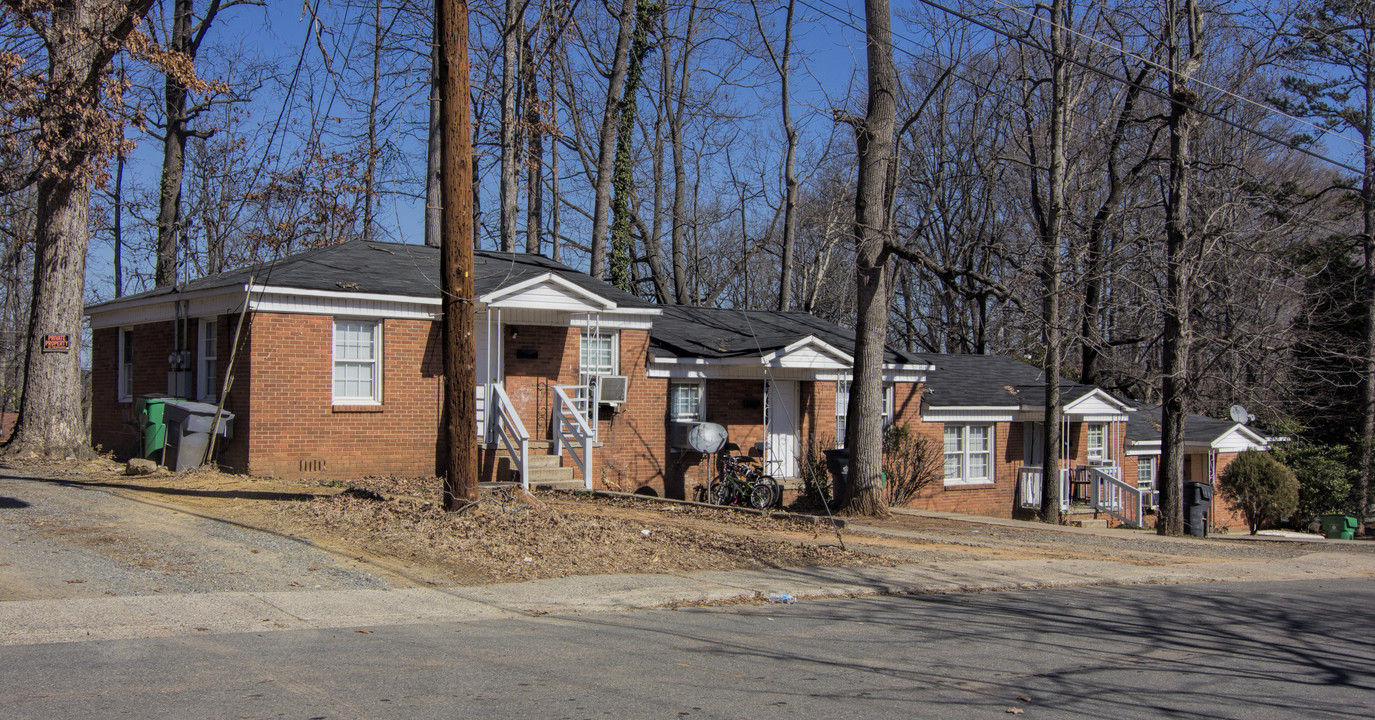 1414 Catherine Simmons Ave in Charlotte, NC - Building Photo