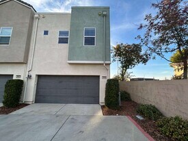 3998 E Commerce Way in Sacramento, CA - Building Photo