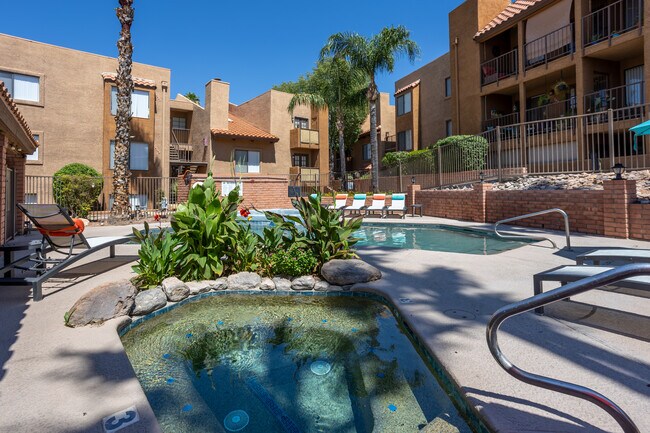 Catalina Crossing Apartments in Oro Valley, AZ - Foto de edificio - Building Photo