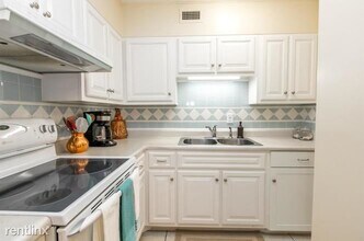 2121 Nicholasville Rd-Unit -Apt 612 in Lexington, KY - Foto de edificio - Building Photo