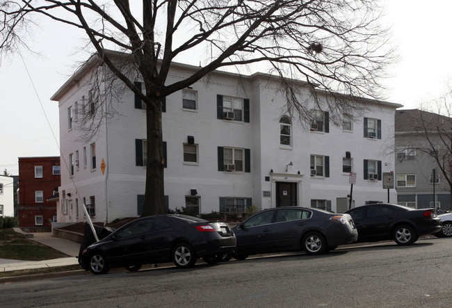 Community Lodgings in Alexandria, VA - Foto de edificio - Building Photo