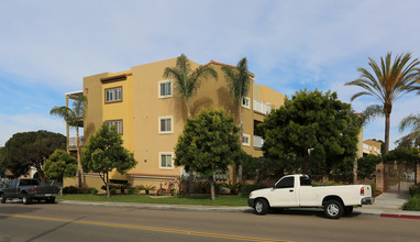 Summit Village in Oceanside, CA - Foto de edificio - Building Photo