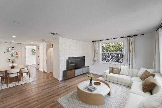 4526 S Lockwood Ridge Rd in Sarasota, FL - Building Photo - Building Photo