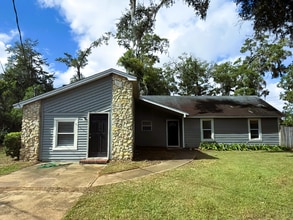1020 Longstreet Dr in Tallahassee, FL - Building Photo - Building Photo