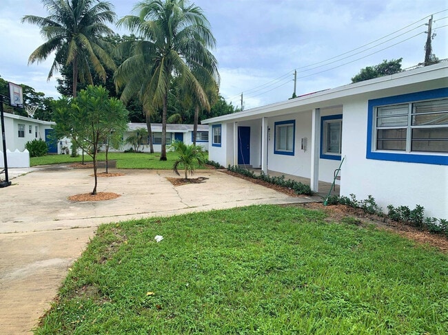 140 NW 40th St in Oakland Park, FL - Building Photo - Building Photo