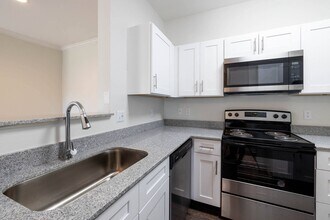 Center Point in Indianapolis, IN - Foto de edificio - Building Photo