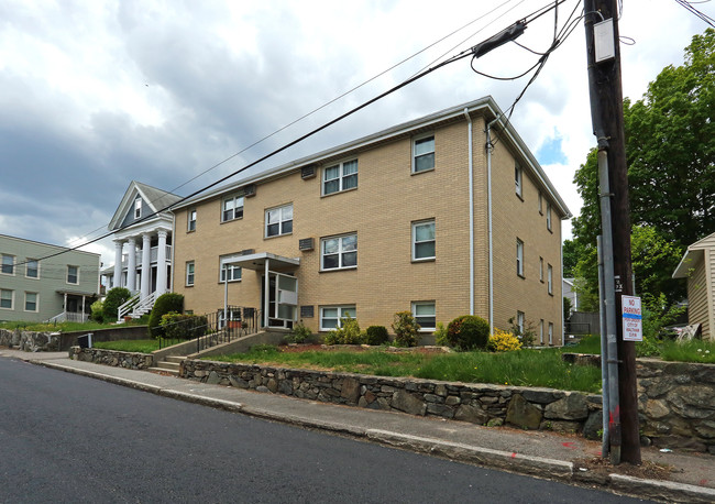 18 Liberty St in Waltham, MA - Foto de edificio - Building Photo