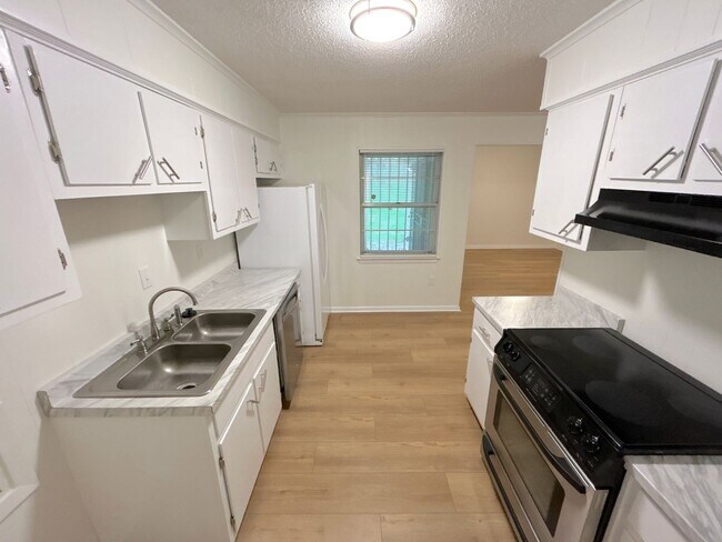 1885 Dessa Dr in Memphis, TN - Building Photo - Building Photo