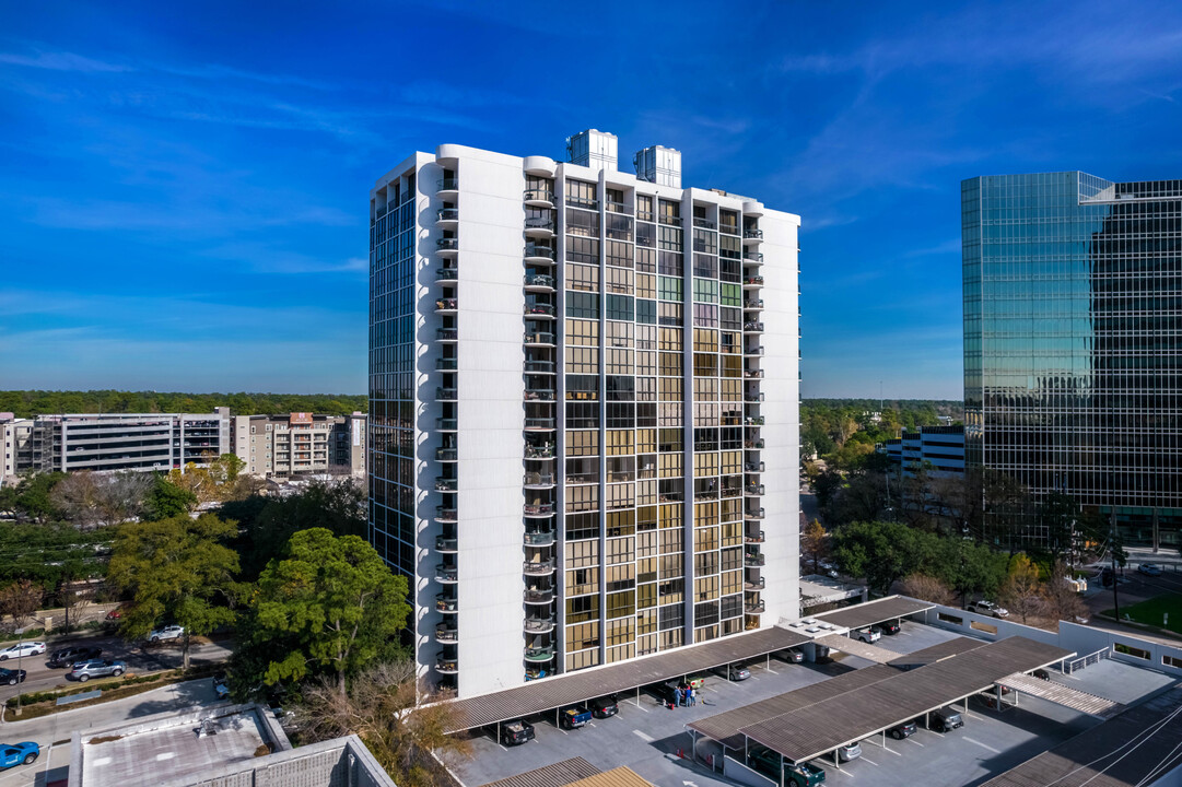 The Woodway Highrise in Houston, TX - Building Photo