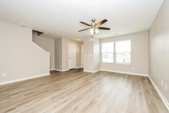 106 Norwich Ct in La Vergne, TN - Building Photo - Building Photo