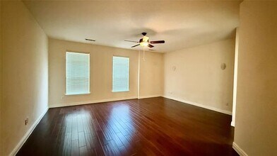 1256 Logan Dr in Lewisville, TX - Foto de edificio - Building Photo