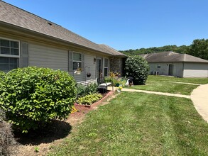 Valley Ridge Senior Apartments in Caseyville, IL - Building Photo - Building Photo