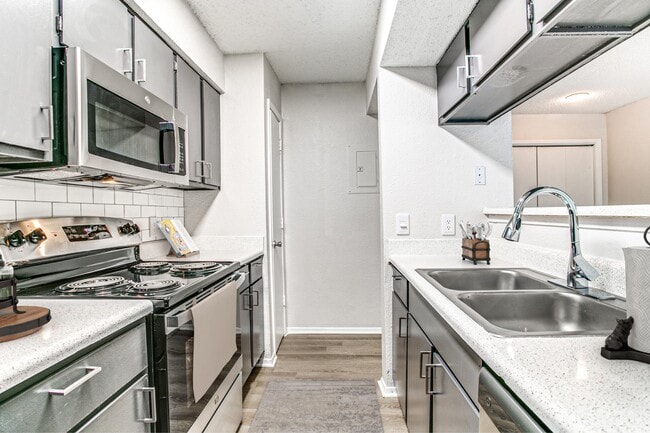 Barrow in Lewisville, TX - Building Photo - Building Photo