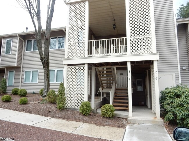 7 Augusta Dr, Unit 7 in Annandale, NJ - Building Photo - Building Photo