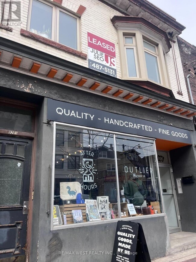 926 College St in Toronto, ON - Building Photo - Building Photo