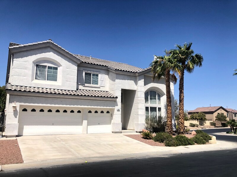 96 Gulf Pines Ave in Las Vegas, NV - Building Photo