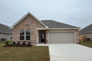 102 Fearless Ave in Youngsville, LA - Building Photo