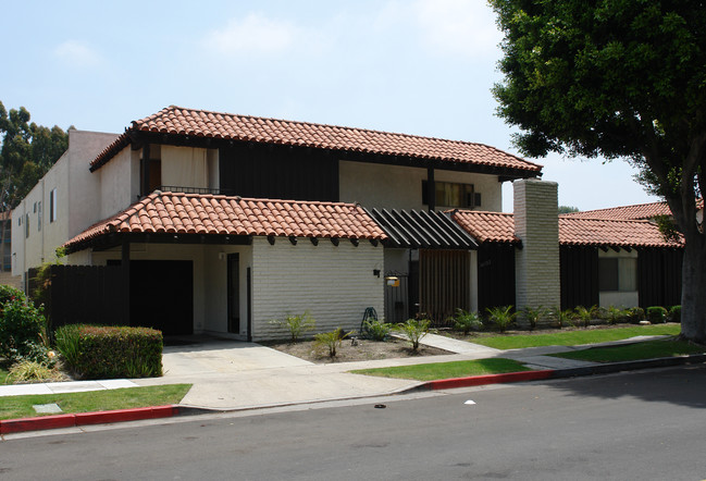 16102 Malaga Ln in Huntington Beach, CA - Building Photo - Building Photo