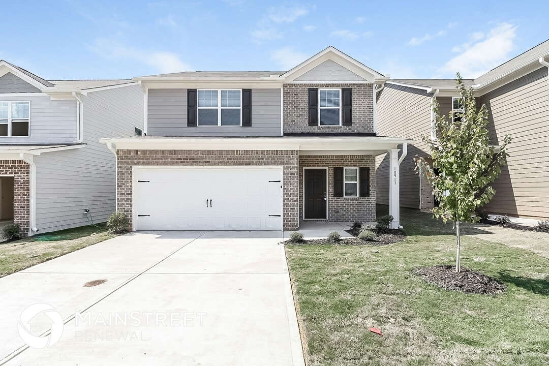 10911 Wheeler Trce in Hampton, GA - Building Photo