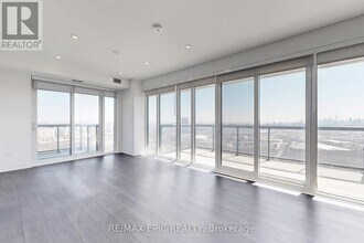 30 Inn On The Pk Dr in Toronto, ON - Building Photo - Building Photo