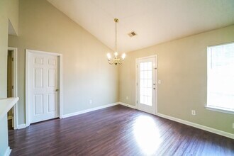 1214 Foxwood Dr in Douglasville, GA - Building Photo - Building Photo