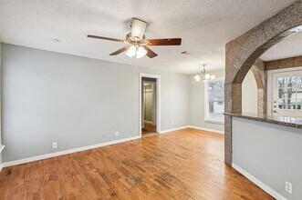 10710 Joaquin Dr in Dallas, TX - Building Photo - Building Photo