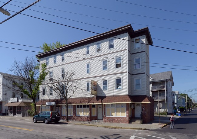 502-510 Dexter St in Central Falls, RI - Building Photo - Building Photo
