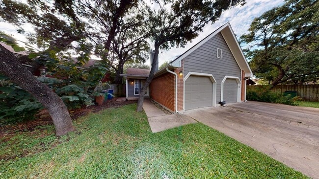 8713 Clearbrook Trail
