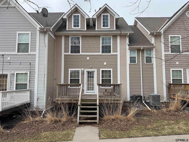 5911 N 166th St in Omaha, NE - Foto de edificio - Building Photo