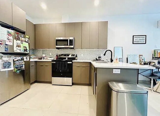 39 Aberdeen St, Unit 2 in Brooklyn, NY - Building Photo - Building Photo