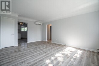 2161 Ghent Ave in Burlington, ON - Building Photo - Building Photo