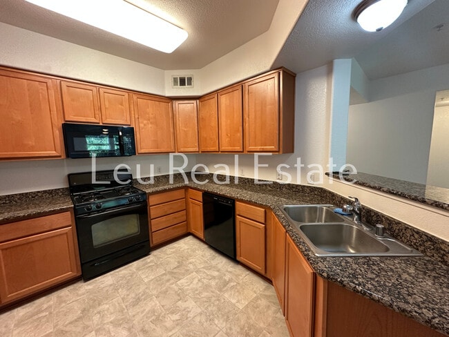 900 Moon Cir in Folsom, CA - Building Photo - Building Photo